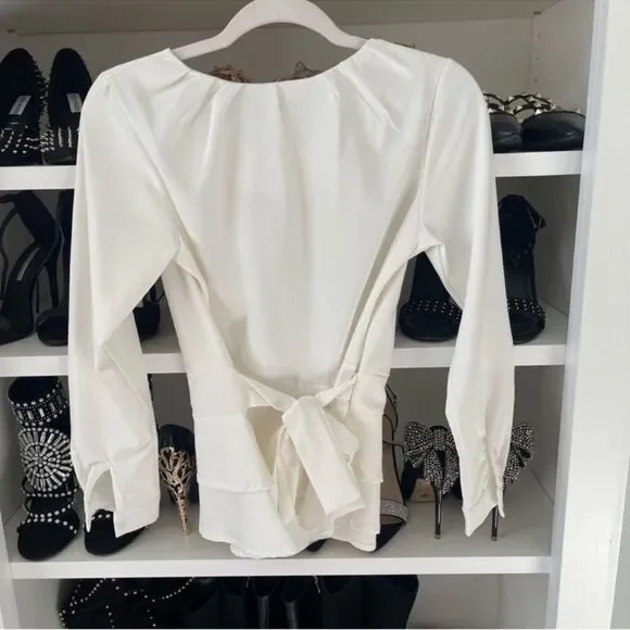 Beautiful white top - Picture 2 of 13